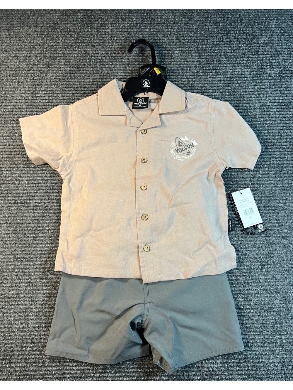 NWT Volcom Toddler Boys 2Piece Button Down Shirt and Shorts Set Size 3T MSRP $39